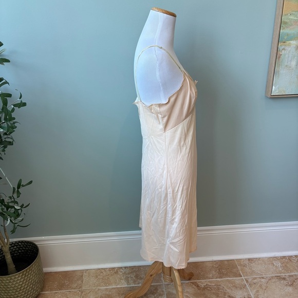 Vintage Olga Slip Dress 34 Nylon Beige Lace Trim Lingerie Nightgown 1950s–60s - Picture 4 of 7
